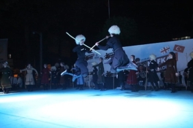 golcuk-anitparkta-30-temmuz-kafkas-folklor-soleni-hazirliklari-JXUDCt7A.jpg