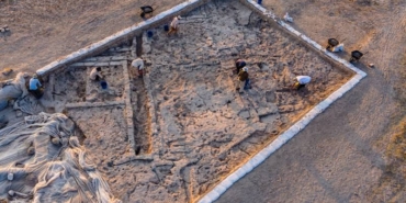 canhasan-kazilarinda-8-bin-500-yillik-obsidyen-ayna-bulundu-DGYLxCHR.jpg