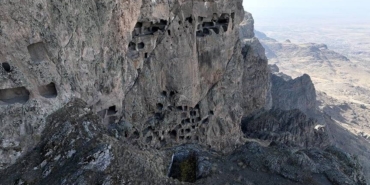 dag-yamacindaki-oksut-kalesi-2-bin-yildir-zamana-meydan-okuyor-AL6Ml7ut.jpg