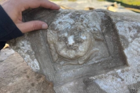 bartindaki-antik-kentte-gulumseyen-medusa-figuru-bulundu-HjcktUOK.jpg