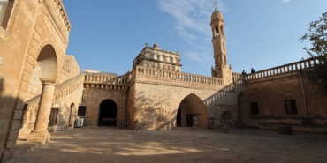 midyatin-anitli-koyu-uluslararasi-en-iyi-turizm-koylerinden-biri-secilmisti-manastir-katedral-ve-kilisesi-NqVnDfMw.jpg