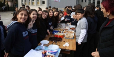 ortaokul-ogrencilerinden-anlamli-hareket-kermes-gelirleriyle-iki-bakkalin-veresiye-defterindeki-borclar-silindi-Qg6uiqWy.jpg