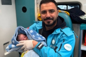 sanliurfada-ambulansta-dogum-yapan-kadin-bebegine-saglik-calisaninin-ismini-verdi-H78qNnX3.jpg