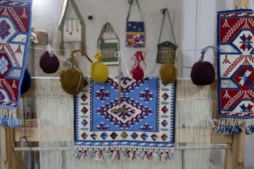 unutulmaya-yuz-tutan-tarihi-sariz-kilimi-ustalar-tarafindan-yeniden-ogretilmeye-ve-islenmeye-basladi-EjS4SuhL.jpg