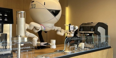 urdunde-yeni-bir-kafe-burada-kahveleri-robot-barista-hazirliyor-MXLgcvOT.webp
