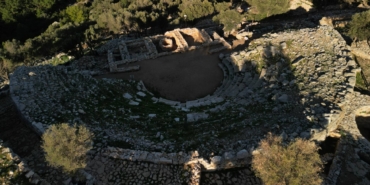 asur-tanricasi-betimlemeli-gumus-kolye-bulundu-marmaris-amos-antik-kentinde-kazilar-suruyor-E7JWgOWO.jpg