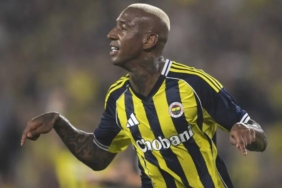 fenerbahcenin-yildizindan-surpriz-hamle-anderson-talisca-5-yillik-sevgilisine-evlilik-teklifi-etti-6YG984Yt.jpg