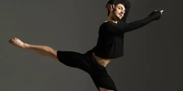 koreograf-ve-dansci-deniz-erkan-sancak-dance-magazinein-2026da-izlenecek-25-sanatci-listesine-giren-YEKFv44P.webp
