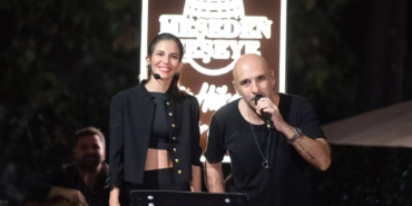 oyuncu-derya-beserler-ve-solist-namoglu-konserde-unlu-sanatcilar-yilbasina-ozel-new-yorkta-sahneye-1fgAZJQa.jpg