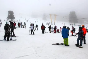 uludag-hafta-sonu-tatilcilerle-doldu-gZmcKk6Y.webp