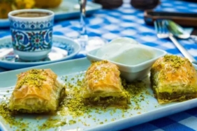baklavanin-bilinmeyen-tarihi-ilk-kim-yapti-klasik-olani-hangisi-c477HuRi.jpg
