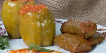 dolma-asirlari-sinirlari-asan-emek-ve-sevgi-dolu-yemek-W7Y8Kk41.webp