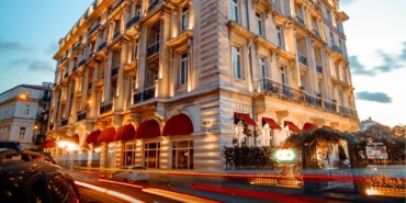 pera-palace-hotelde-aksam-tiyatrolari-basliyor-eqxrUsGU.jpg