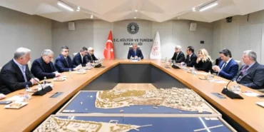 bakan-ersoy-yapimcilarla-gorustu-turk-dizilerinin-kuresel-yol-haritasi-masaya-yatirildi-slF6t49U.webp