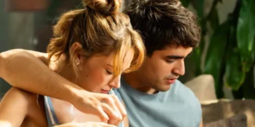 mert-ramazan-demir-ve-miray-daner-basrolde-bize-bi-sey-olmaz-dizisinin-yayin-tarihi-wIJzPKME.webp