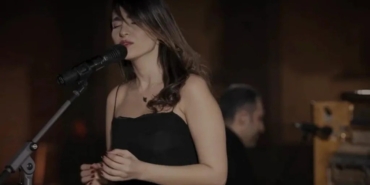 İran'da Başörtüsüz Konser Veren Parastoo Ahmadi'nin Kırbaç Cezası Onandı