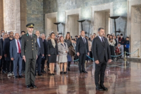 Muayenehane Hekimleri 1 Ekim Ulusal Günü Kapsamında Anıtkabir'de Bir Araya Geldi