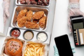 Uber kurumsal yemek platformu ezCater için 2,3 milyar dolarlık nakit anlaşmaya vardı