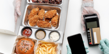 Uber kurumsal yemek platformu ezCater için 2,3 milyar dolarlık nakit anlaşmaya vardı