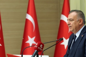 Gökan Zeybek İki Belediyeye Yönelik Polis Operasyonlarını Eleştirdi